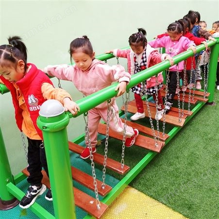 幼儿园铁质荡桥儿童户外感统训练器材游乐场行走组合