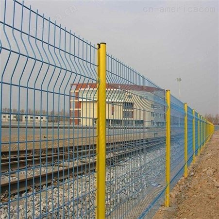 三角折弯护栏网 强度高 钢性好 造型美观 视野宽广